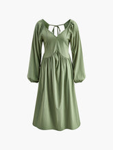 Lockeres, plissiertes Kleid mit Bindeband hinten